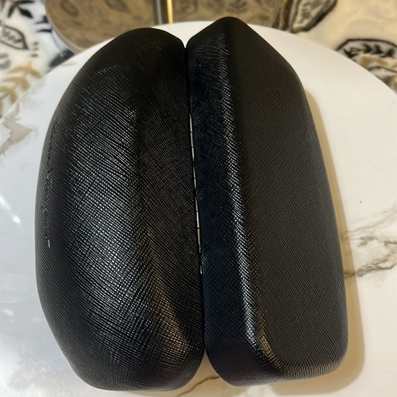 Salvatore Ferragamo Women’s Lg. Sunglasses Hard Shell Case, Black - Picture 6 of 8